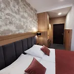 Lesny Dwor Piekarnia Mio Padre Restauracja Mamma Mia לינה וארוחת בוקר קרפאז'