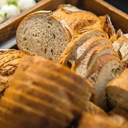 Lesny Dwor Piekarnia Mio Padre Restauracja Mamma Mia ベッド・アンド・ブレックファスト カルパッチ