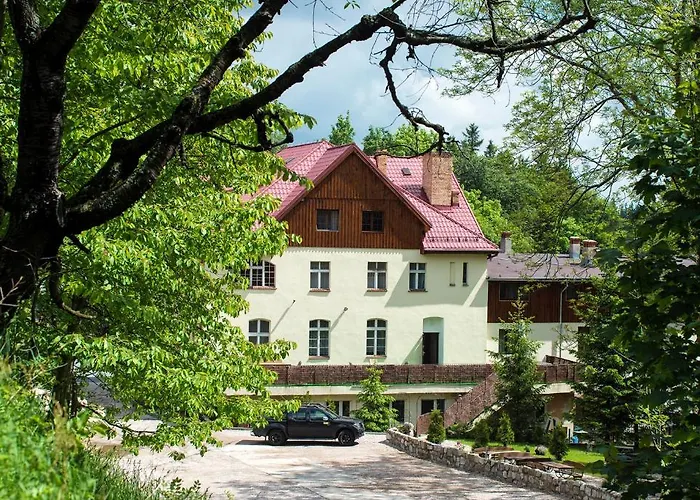 Leśny Dwór Bed and breakfast